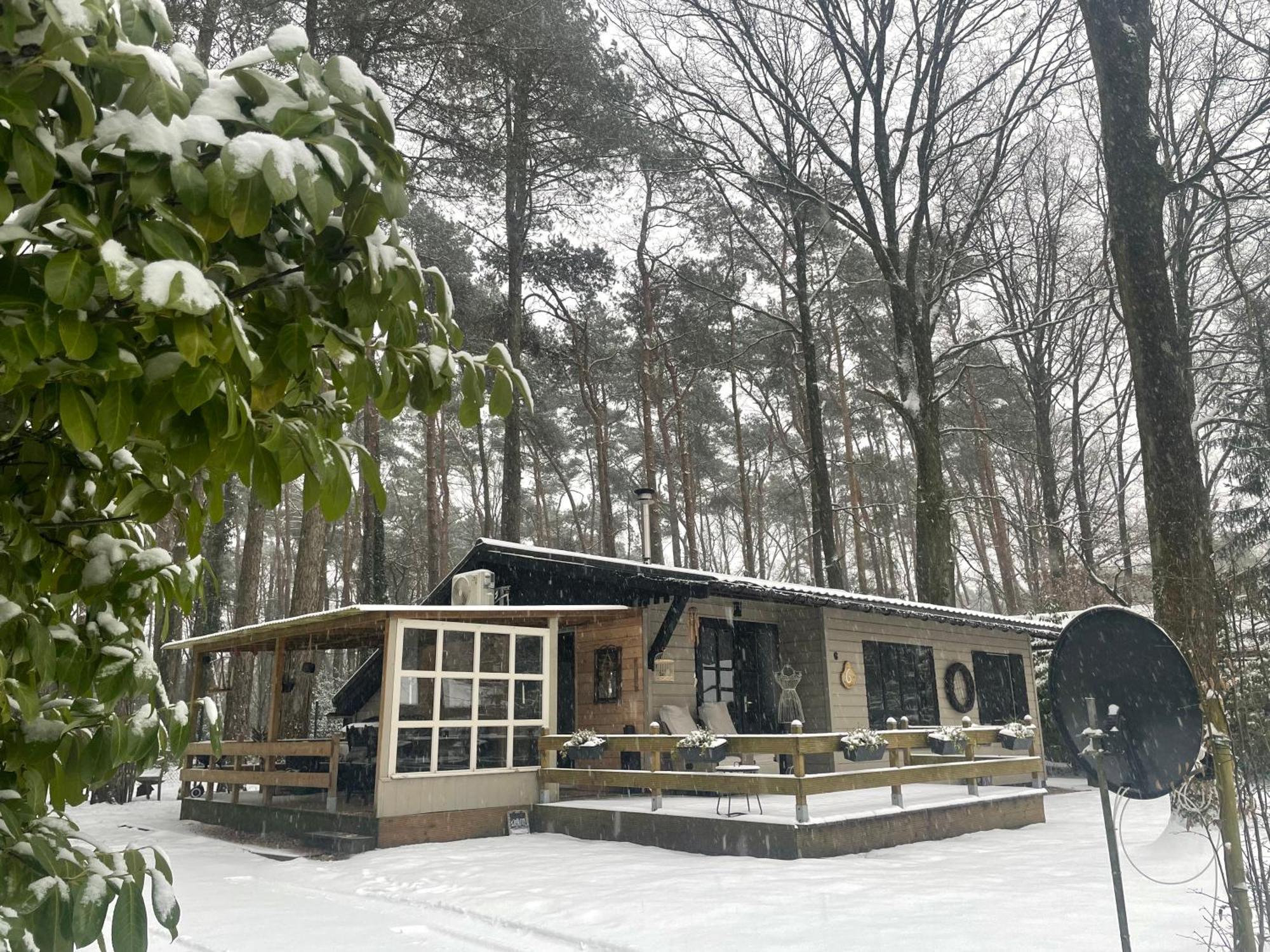 Hotel Chalet Sint Zutendaal Exterior foto